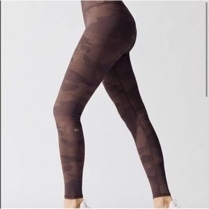 Alo yoga maroon camo leggings size S NEVER WORN